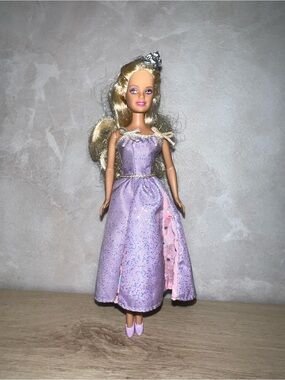 2005 Barbie and the Magic of Pegasus Princess Annika Mini Kingdom Doll Mattel